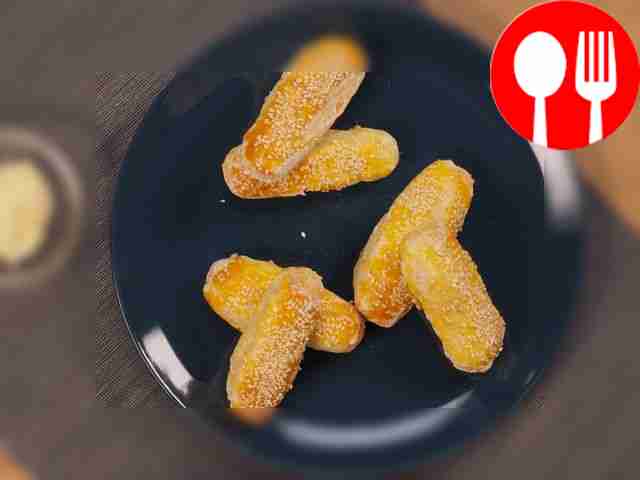 Творожные палочки с сыром