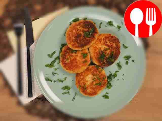 Котлеты из крабовых палочек с сыром