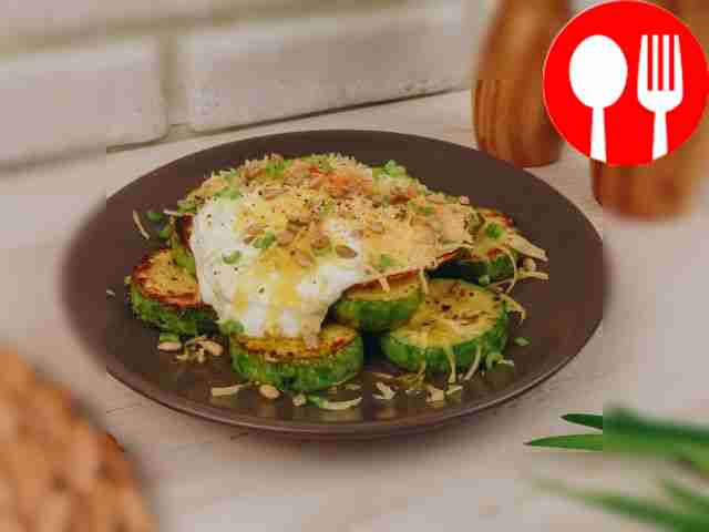 Zucchini with fried egg