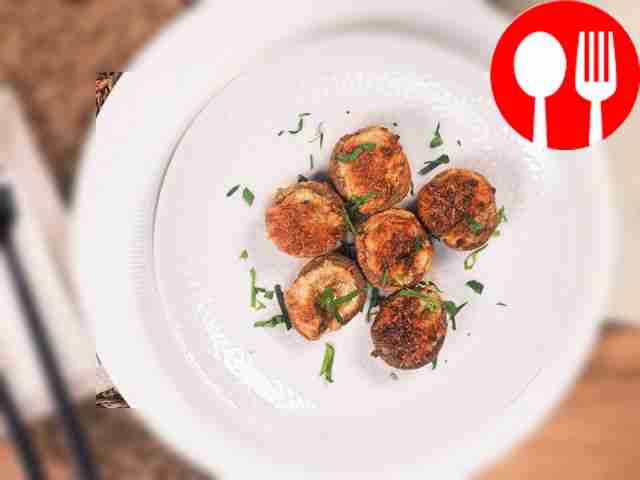 Шампиньоны с сыром, сметаной и горчицей Champignons with cheese, sour cream and mustard