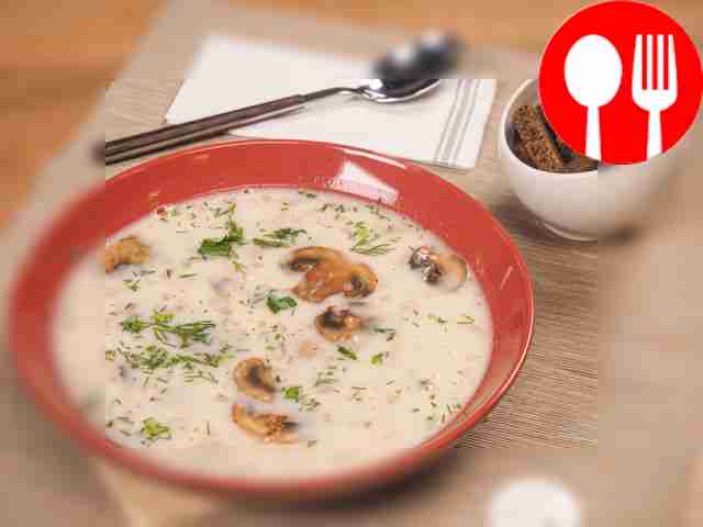 Mushroom champignon soup with cheese
