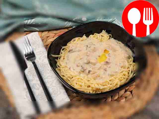 Chicken with cream and champignons