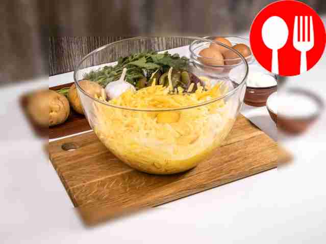 Add 1 egg to the potatoes.