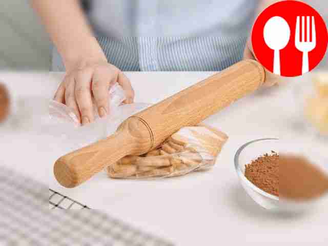 Place 150 grams of cookies in a plastic bag...