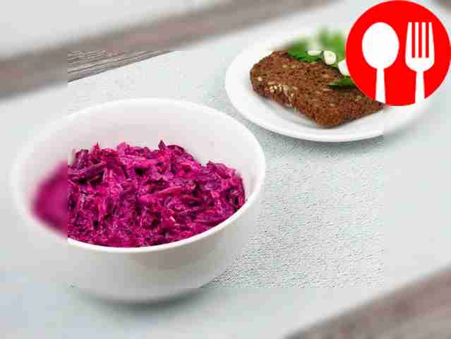 Салат из свеклы с чесноком и сыром