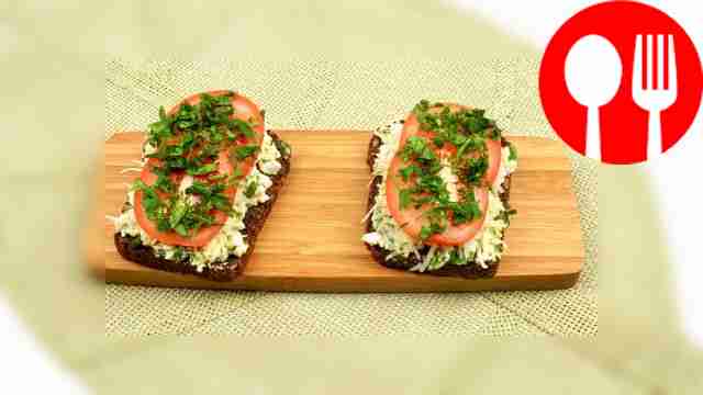 Бутерброды «Столичные» с маслом и яйцом