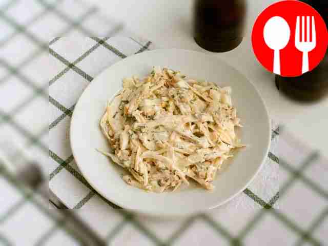 Salad with tuna and cheese