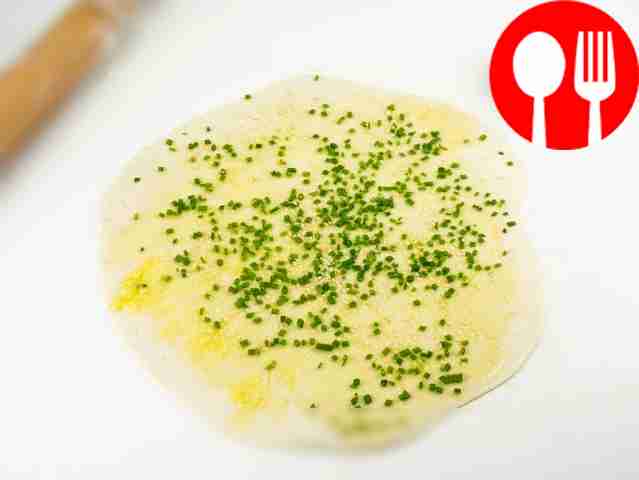 Let's get back to the base of the dish. Roll...