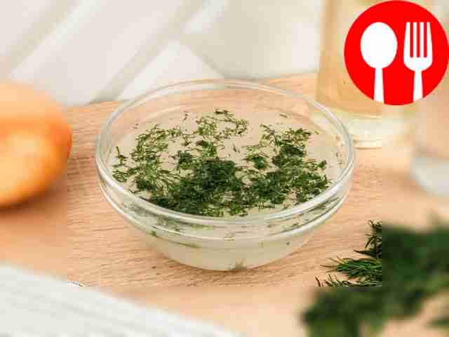 Порежьте огурцы кружочками вместе с укропом,...