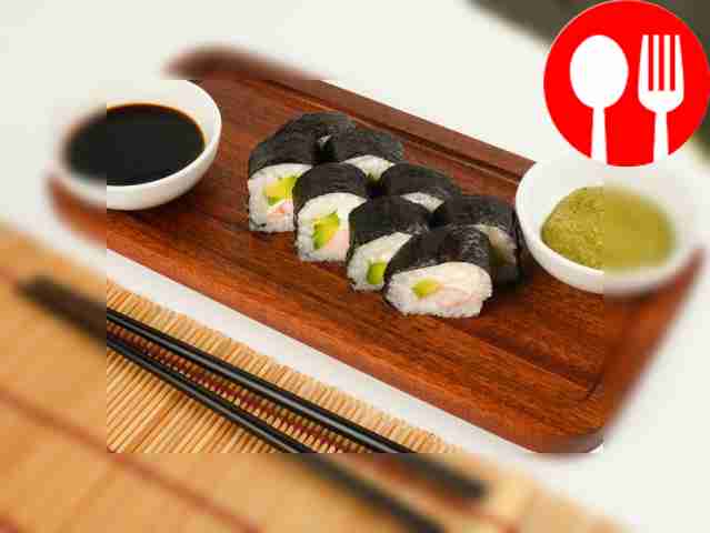 Обычно роллы едят палочками — деревянными или...