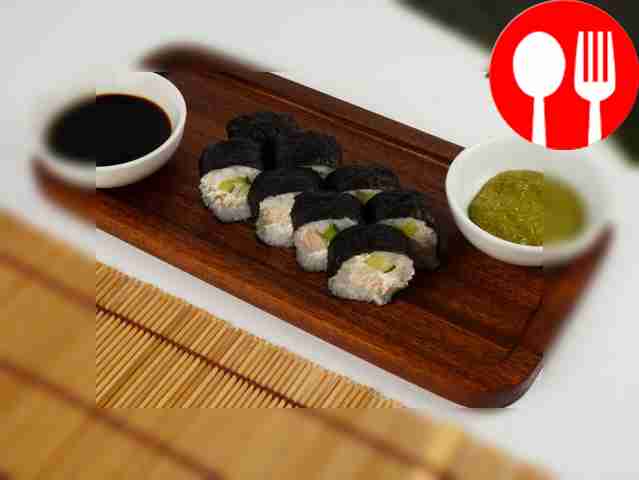 Ролл с курицей, огурцом и сыром