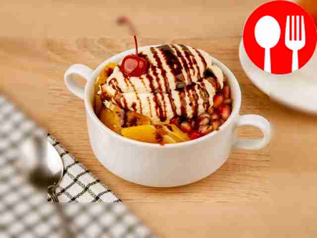 Fruit dessert with mascarpone cream