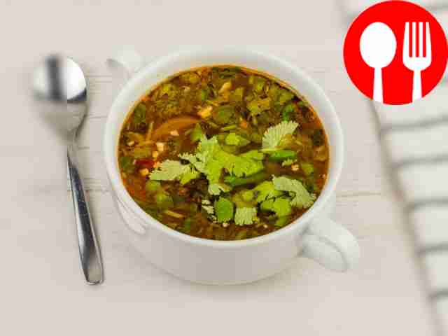 Подавайте горячий суп, украсив его свежей...