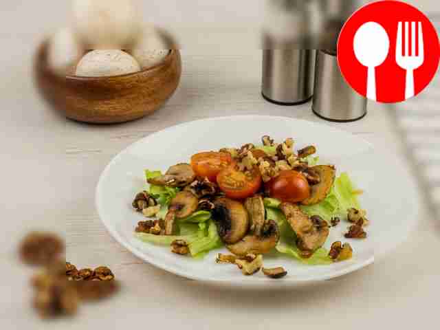Салат с грибами и грецкими орехами