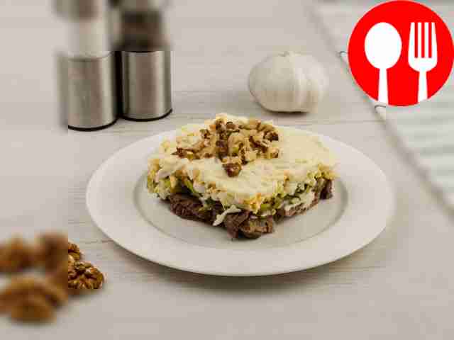 Салат с говядиной и орехами