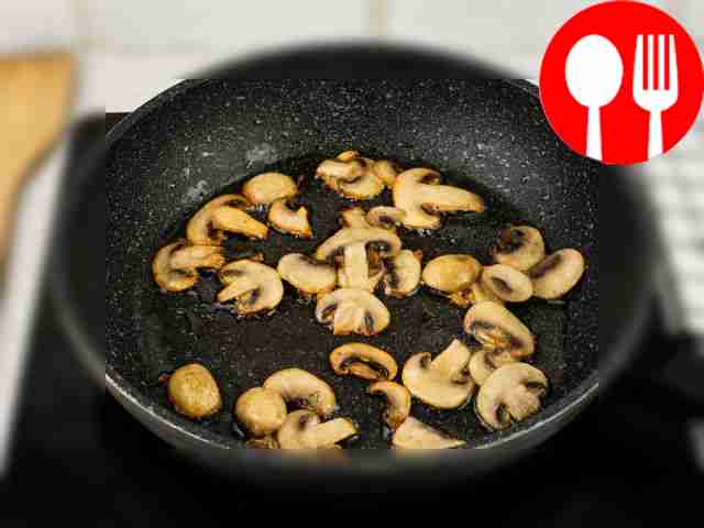 Cut the champignons into thin slices and fry...