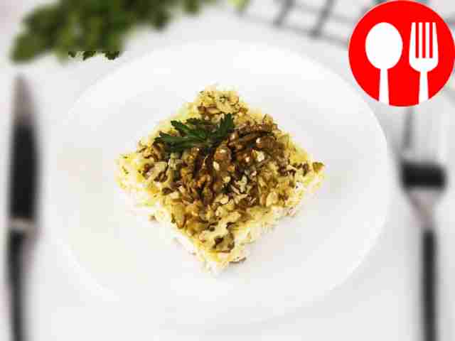 Салат с грудкой и грецким орехом