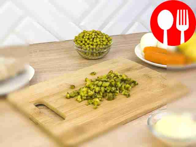 Cut the pickled cucumbers into small cubes 3–4...