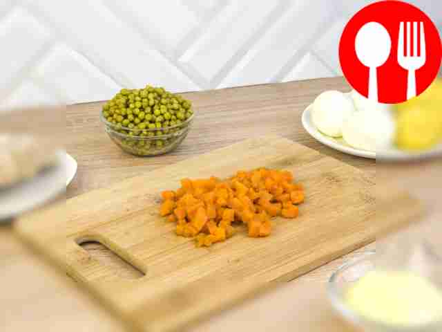 Cut the peeled carrots into small cubes...