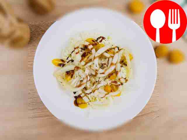 Салат с кальмарами и помидорами черри