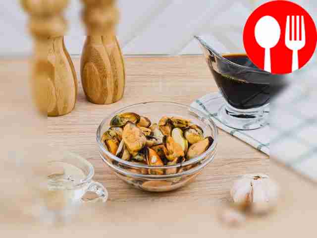 Prepare defrosted mussel meat and other food...