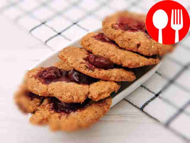 Овсяное печенье с вишней