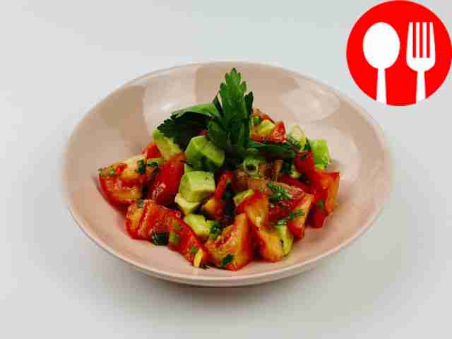 Salad with avocado and tomatoes