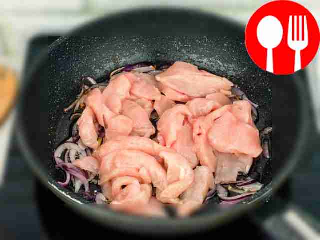Place the chopped chicken fillet into the pan.