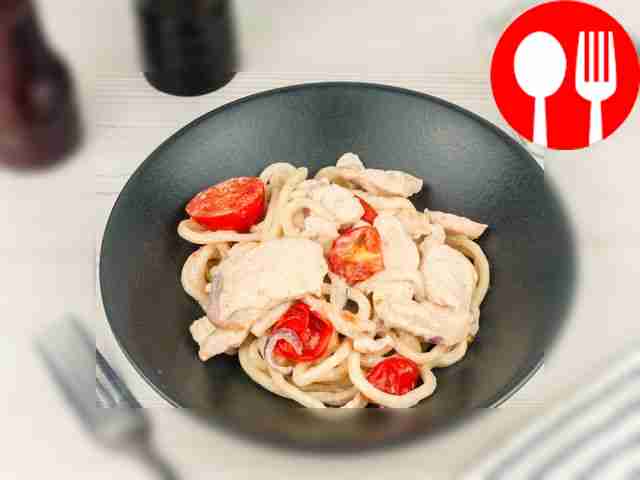 Яичная лапша с курицей