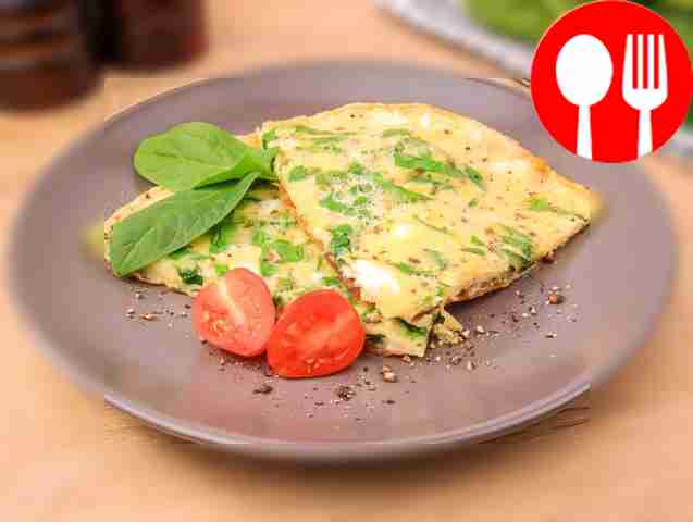 Омлет со шпинатом и черри