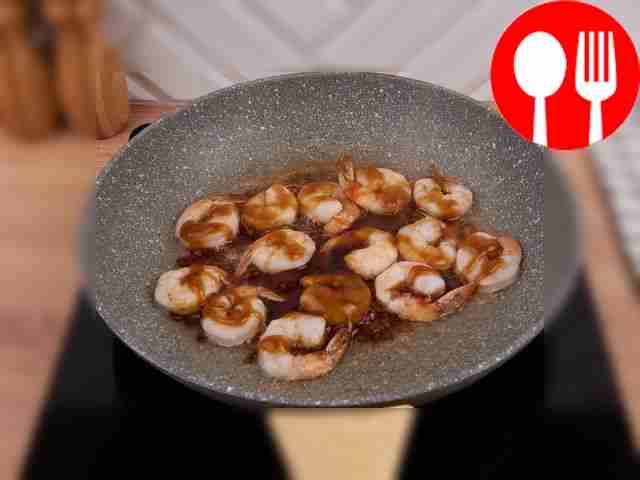 Pour teriyaki sauce over shrimp and simmer.