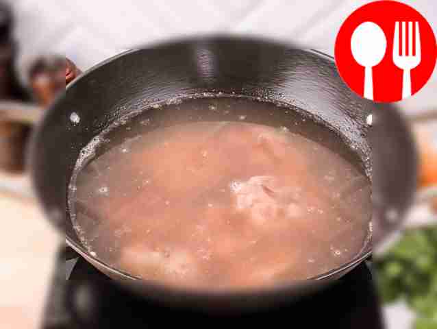 Начните готовку с отваривания мяса. Баранина...