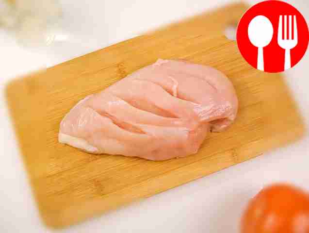 Make cross cuts in the chicken fillet...