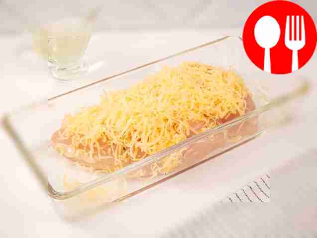 Grate the cheese and sprinkle evenly over the fillets.