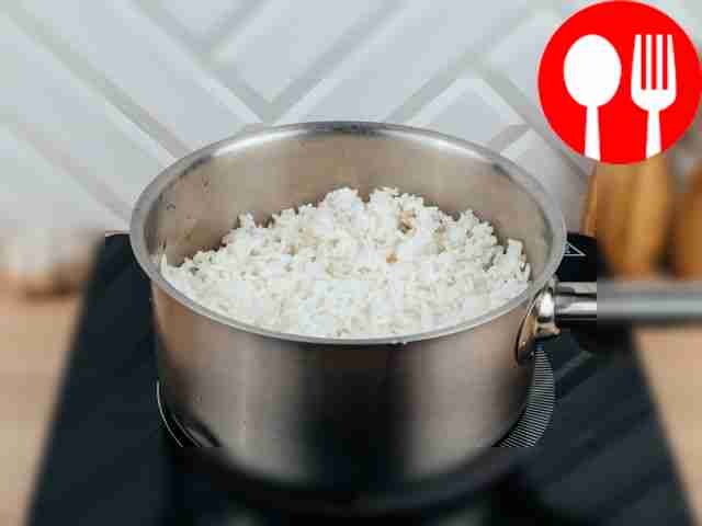 Когда вода закипит, уменьшите огонь до...