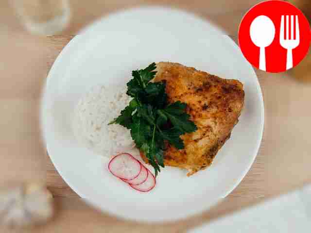 Куриные бедра с рисом