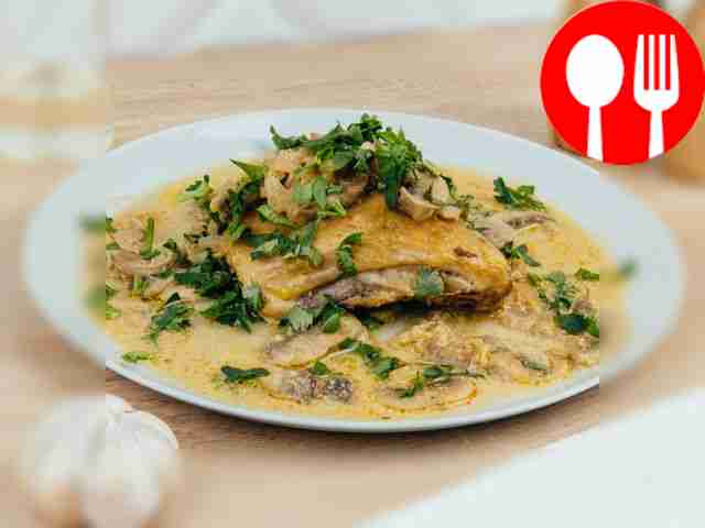 Куриные бедра с грибами