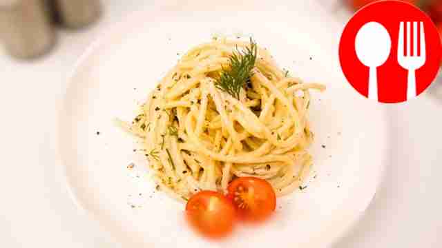 Spaghetti in sour cream sauce