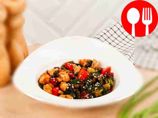 Wok with vegetables and mushrooms