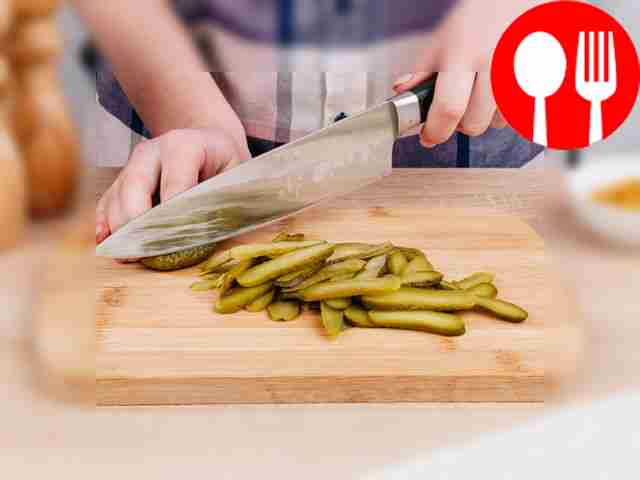 Cut the pickled cucumbers lengthwise into thin slices.