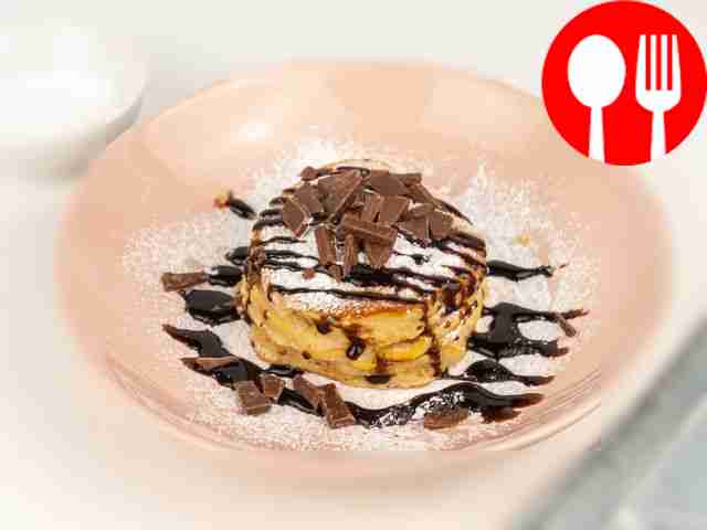 Kefir pancakes without eggs