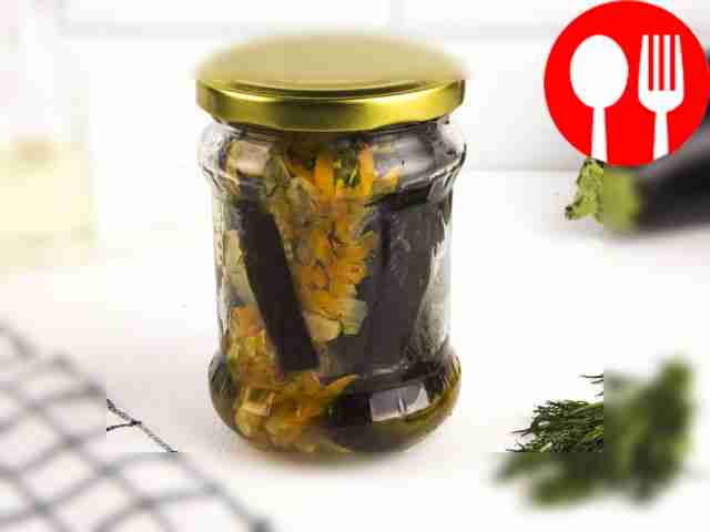 После того как баклажаны замаринуются, уложите...