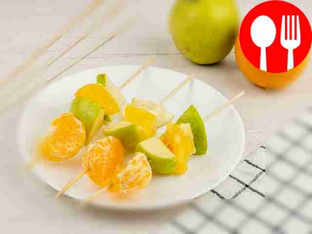 Канапе с виноградом и мандарином