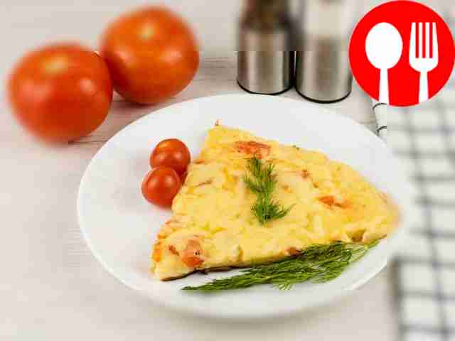 Омлет с помидорами