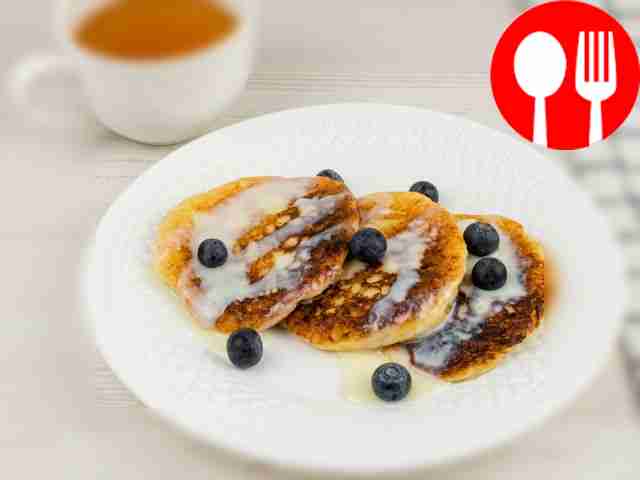 Оладьи с творогом и ягодами