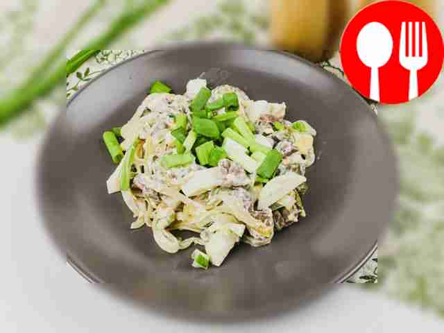 Салат из говядины с корнишонами и каперсами