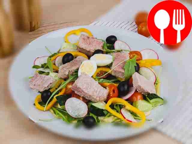 Салат с тунцом и огурцом