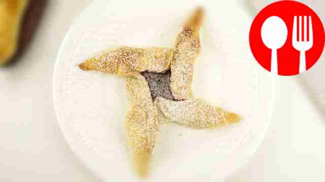 Слойки с вишневым джемом