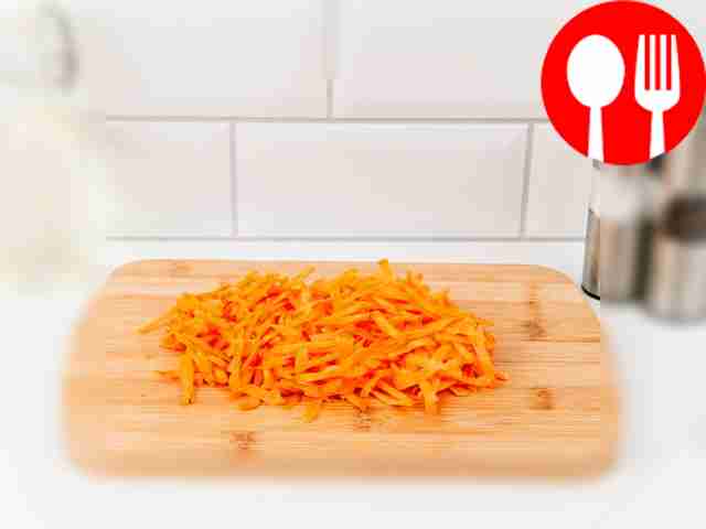 Cut cabbage, onions, carrots and chicken...