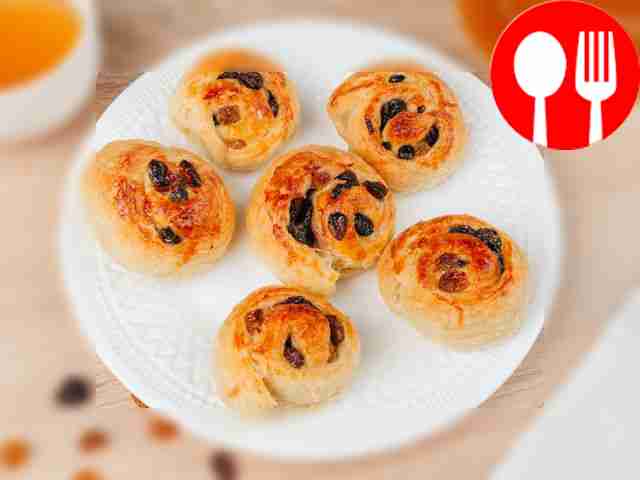 Слойка с изюмом Puff pastry with raisins